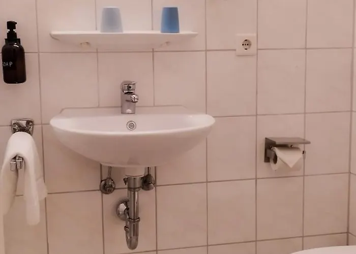 Elfmeter Pensión 3*